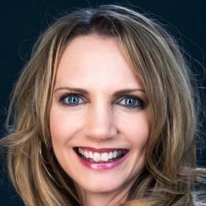 Meet your Posher, Elaine